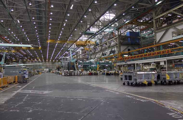 Dây chuyền sản xuất chiếc Boeing 777 trong nhà máy ở Everett. Ảnh: BI.