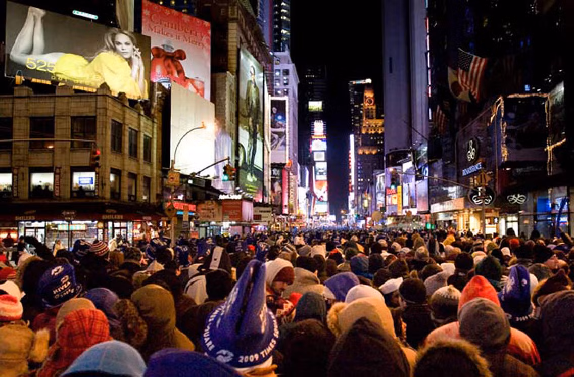 New York đứng đầu trong danh sách những địa điểm đón Giao thừa lý nước nhất nước Mỹ. Thành phố này được xếp hạng cao về tiêu chí đồ ăn, các hoạt động vui chơi giải trí và an ninh,… Ảnh: Insider.