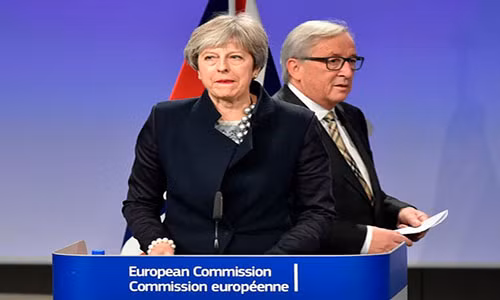 Thủ tướng May đã đến Brussels để gặp Chủ tịch Hội đồng châu Âu Juncker và hy vọng thống nhất được thỏa thuận quyết định cho Brexit nhưng cuối cùng phải ra về tay trắng.
