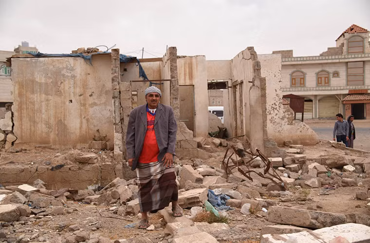 Theo Al Jazeera, ngày 20/12 đánh dấu 1.000 ngày cuộc nội chiến Yemen nổ ra kể từ khi liên quân Ả-rập bắt đầu ném bom xuống quân nổi dậy Houthi, lực lượng hiện chiếm quyền kiểm soát thủ đô Sanaa cùng nhiều vùng lãnh thổ khác của quốc gia này. Ảnh: AJ.