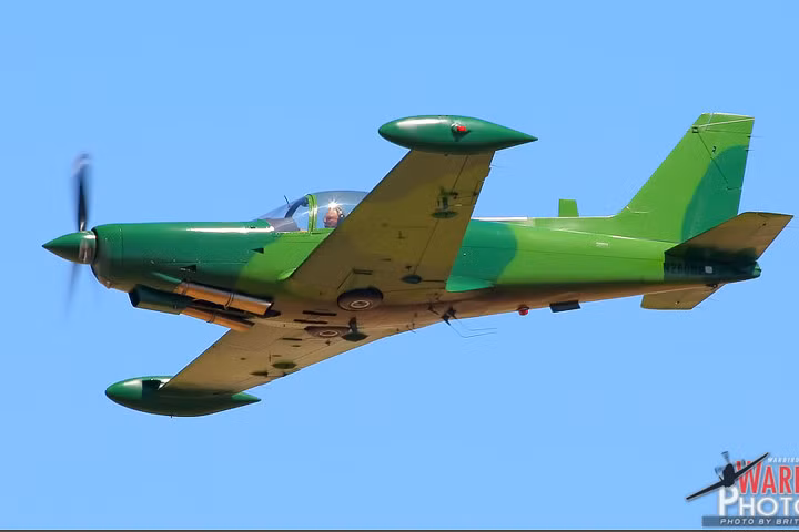 SF-260 có một buồng lái thuận tiện cho người sử dụng, đủ chỗ cho một phi công và 2 hành khách. Ảnh: warbirdsphotos.