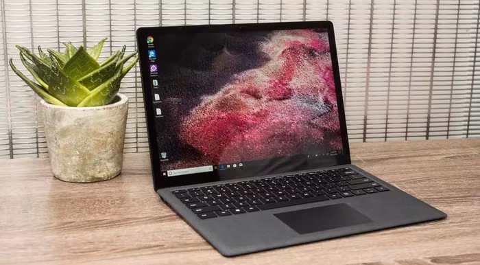 Microsoft Surface 2 là một máy tính xách tay có độ mỏng ấn tượng, với tuổi thọ pin lên tới 11h11 (671 phút).