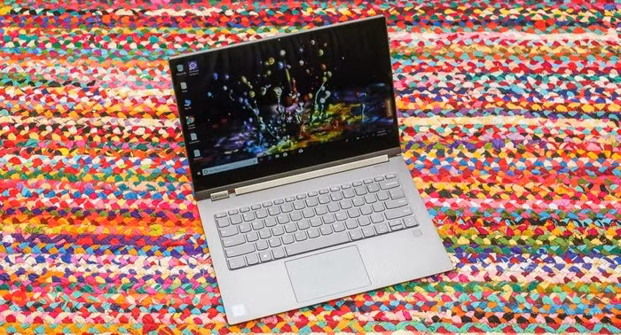 Lenovo Yoga C930 là một trong những máy tính xách tay 2 trong 1 đáng chú ý nhất hiện nay và thời lượng pin hơn 12h25 (745 phút).