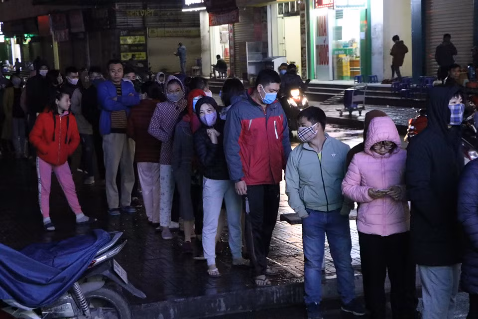 Ai cũng kiên nhẫn chờ đợi đến lượt mình.