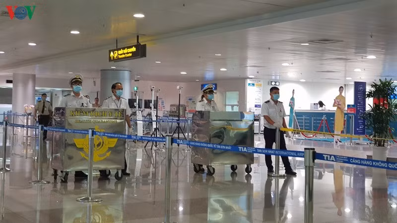 Mỗi ngày, tại sân bay sẽ có 3 tổ công tác thay nhau thường trực, mỗi tổ 8 tiếng túc trực 24/24.