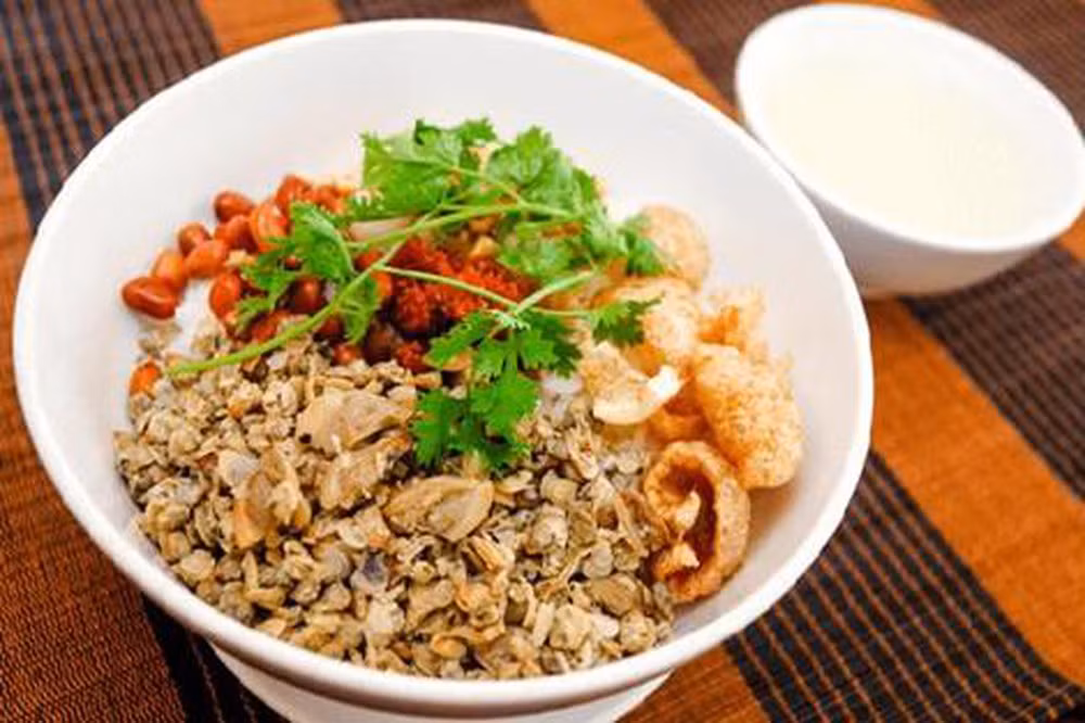 Theo dân gian: Chọn hến tươi mẩy, ngâm trong nước gạo cho nhả hết nhớt, luộc chín, lấy phần thịt, xay nhỏ, nấu với nước luộc hến và gạo thành cháo cho trẻ ăn rất tốt. Ngày ăn 1 lần, mỗi lần dùng 20 – 50g thịt hến.