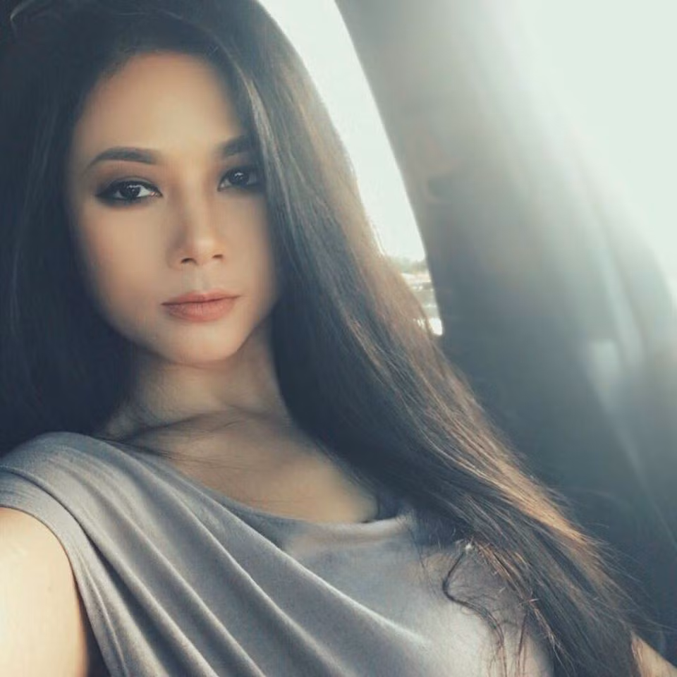 "Cái gì tốt cho sức khoẻ là chị tôi mua không tiếc tiền: bột nghệ, tỏi đen, thuốc bổ, vitamin, mỹ phẩm dưỡng da... tuyệt đối không dùng túi xách áo quần đồ hiệu đắt tiền", Đại Nhân cho hay.