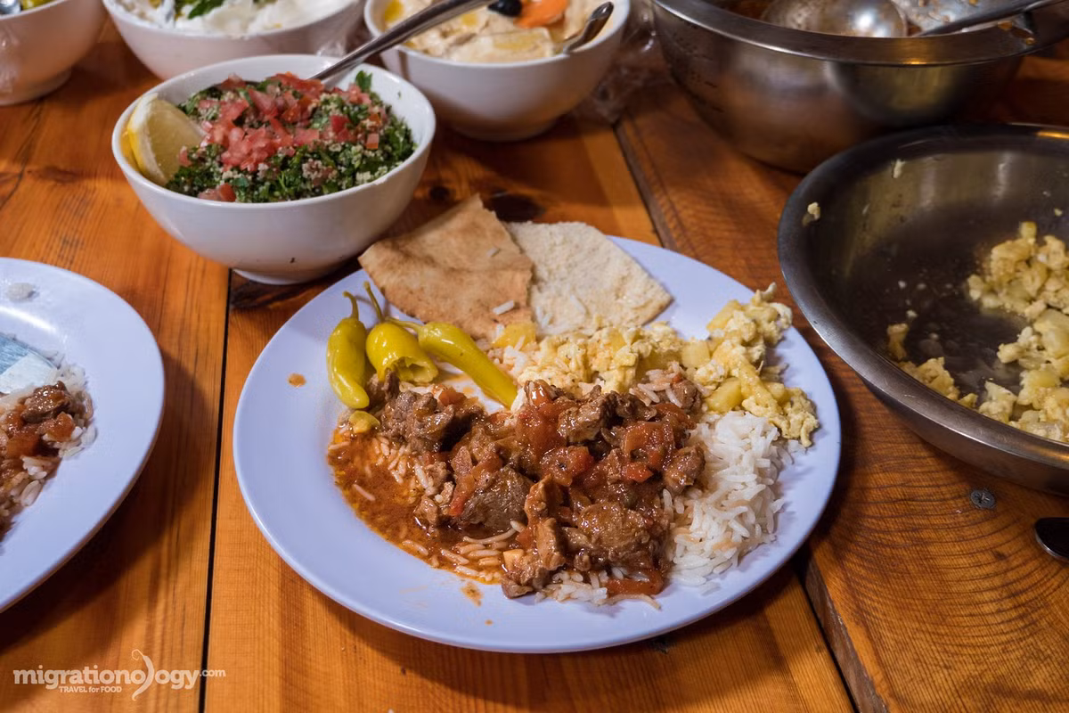 Galayet Bandora là món cơm rất phổ biến ở Jordan. Nguyên liệu chính của món cơm này bao gồm cà chua được nấu cho mềm nhừ, sau đó sẽ được cho thêm các thành phần khác như cơm, thịt bò, tỏi, dầu olive, muối...