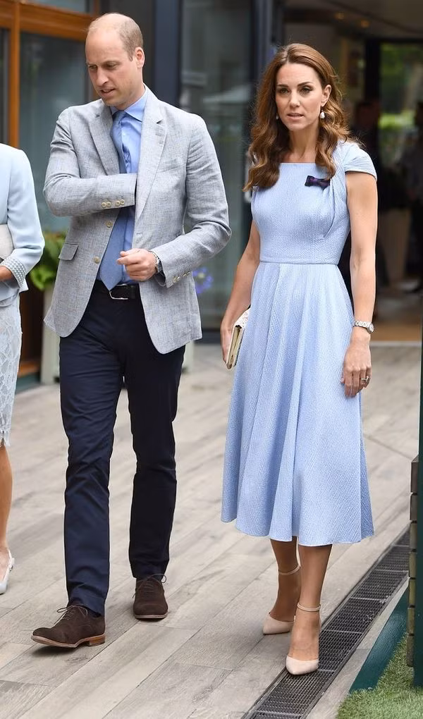 Tình yêu của Kate Middleton và William được thể hiện thông qua cách cả hai diện trang phục màu sắc đồng điệu. 