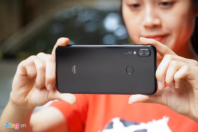So với Redmi Note 7 bản thường, máy được nâng cấp với bộ xử lý Qualcomm Snapdragon 675, RAM tùy chọn 4/6 GB tương ứng với bộ nhớ trong 64/128 GB. Theo một số nguồn tin, điểm hiệu năng của con chip này mạnh hơn cả chip 710. Viên pin có dung lượng 4.000 mAh, hỗ trợ sạc nhanh Quick Charge 4 qua cổng USB-C.