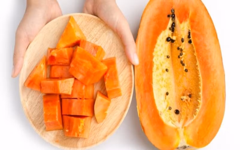 Đu đủ: Giàu vitamin A, B và E, đu đủ có tác dụng điều hòa huyết áp cũng như đường huyết trong cơ thể. Chính vì vậy, đây cũng là một trong những loại trái cây chống ung thư tuyệt vời.
