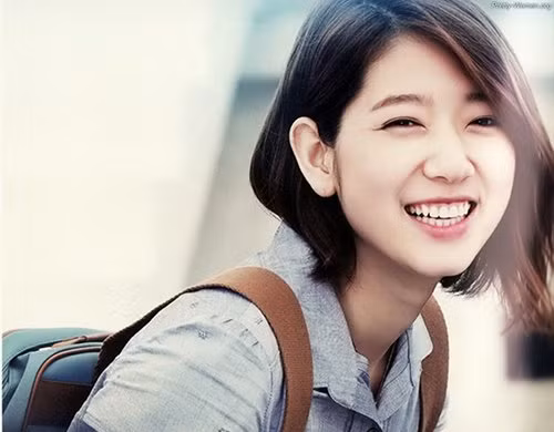 Kiểu tóc ngắn mới của mỹ nhân họ Park thời thượng trẻ trung và sang chảnh hơn rất nhiều so với mái tóc dài trước đây.