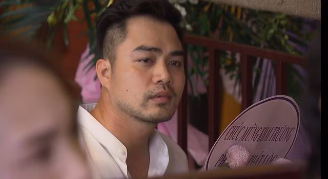  Ngoại hình của Khải cũng đã thay đổi, trông dịu và mềm tính hơn nhiều so với Khải vũ phu và cục tính trước khi vào tù cải tạo.