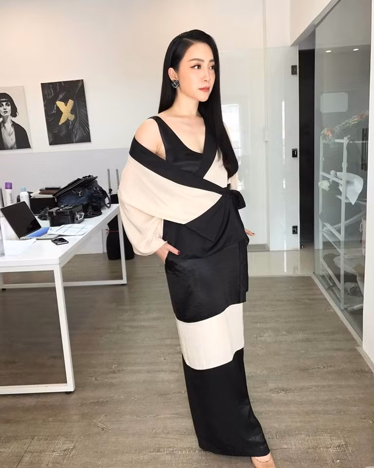 Nhờ cách ăn mặc thời thượng, người đẹp 33 tuổi thường xuyên được mời đến góp mặt tại các sự kiện thời trang lớn trong nước.