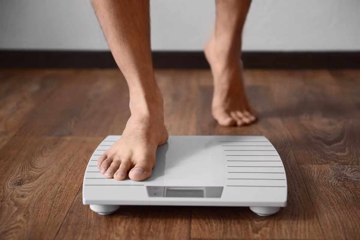 Giảm cân đột ngột: Nếu đột ngột giảm cân dù không thay đổi chế độ ăn uống hay thói quen tập thể dục, rất có thể là dấu hiệu của bệnh ung thư tuyến tụy, dạ dày, phổi.