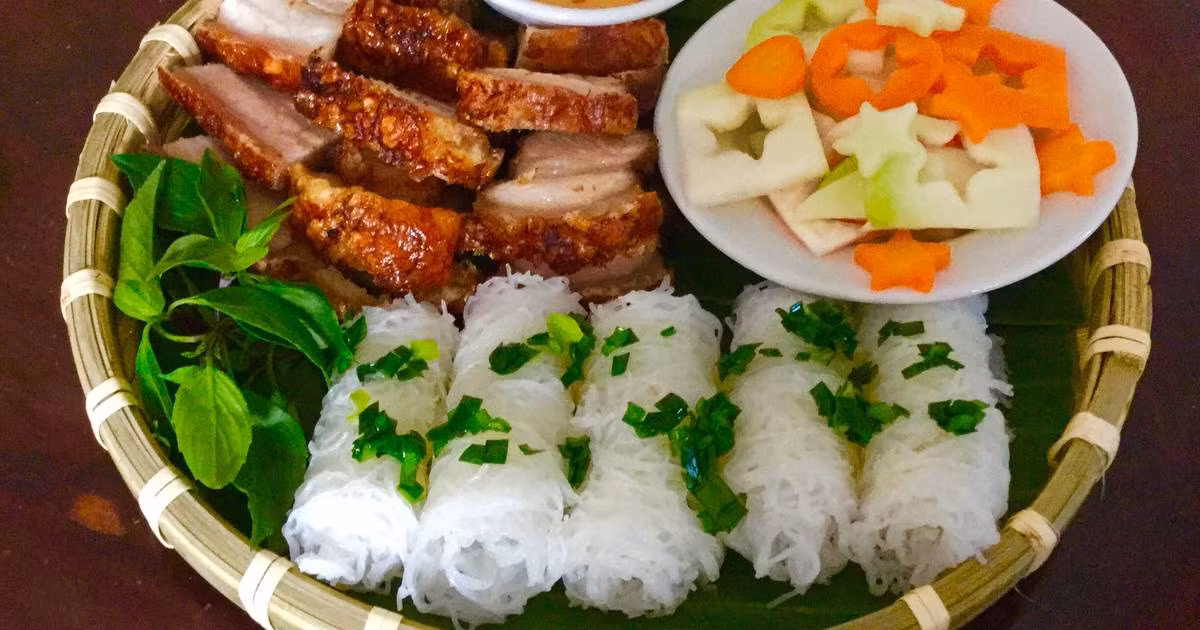 Bánh hỏi thường ăn chung với mỡ hành, thịt quay, thịt nướng, lòng heo… đây là món ăn không thể thiếu trong những dịp lễ, cúng giỗ, cưới hỏi, lễ cúng ở đình, chùa của người dân và là một nét văn hóa ẩm thực của địa phương.