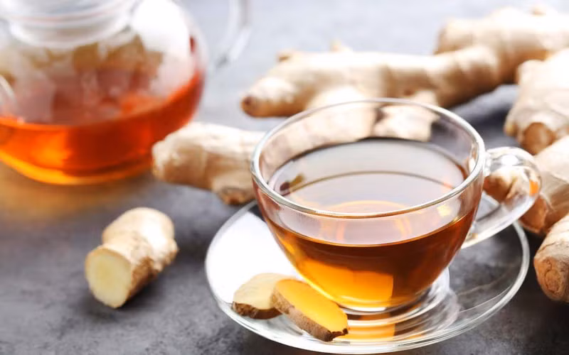 Gừng có tác dụng như một chất pha loãng máu và giảm huyết áp tức thì. Bạn có thể thêm một ít mật ong vào nước gừng để làm tăng hương vị.