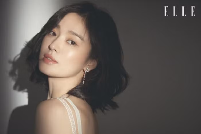 Giua tin don ly hon, Song Hye Kyo khoe anh ben nguoi dan ong la mat-Hinh-2