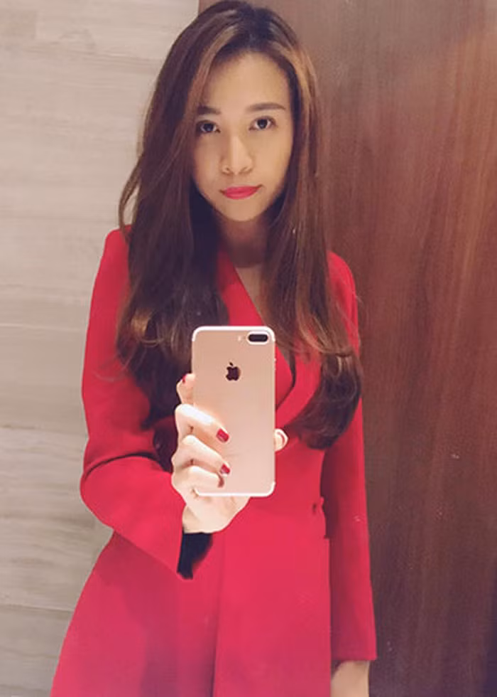  Đàm Thu Trang cũng không ngại mặc những trang phục tông đỏ nổi bật.