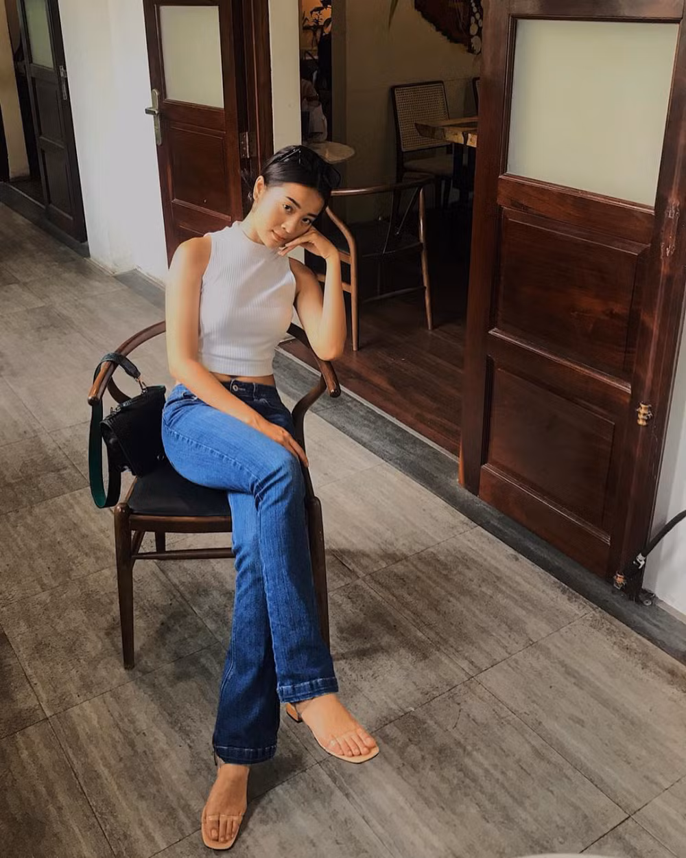 Chế độ ăn uống hàng ngày của Kiều Diễm không quá đặc biệt, cô nàng không áp dụng bất kỳ phương pháp ăn kiêng nào và luôn thích các món Việt. 9X còn tiết lộ mẹ mình nấu ăn rất ngon nên đây cũng là động lực giúp cô chăm ăn cơm nhà mẹ nấu hơn.