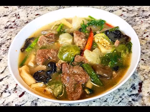 Or lam là một món hầm cay nhẹ và đậm vị của Lào có nguồn gốc từ Luông Pha Băng. Món ăn bao gồm cà tím, sả, húng quế, ớt, nấm mộc nhĩ, rau mùi và hành lá. Một thành phần độc đáo trong món hầm này là mai sa kaan một loại nho đặc biệt được trồng tại địa phương và trong Or lam cũng chứa thịt trâu khô, thịt bò, hoặc thịt gà.