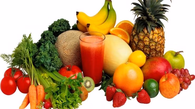 Những thanh niên độ tuổi 20 nên ăn thật nhiều trái cây và rau tươi vì những thứ này cung cấp các chất dinh dưỡng mà cơ thể và bộ não vẫn đang phát triển. Hãy cố gắng ăn ít nhất 9 phần rau quả mỗi ngày, với tỷ lệ 3: 1 rau và trái cây. Ngoài ra, bạn cũng nên uống nhiều nước.