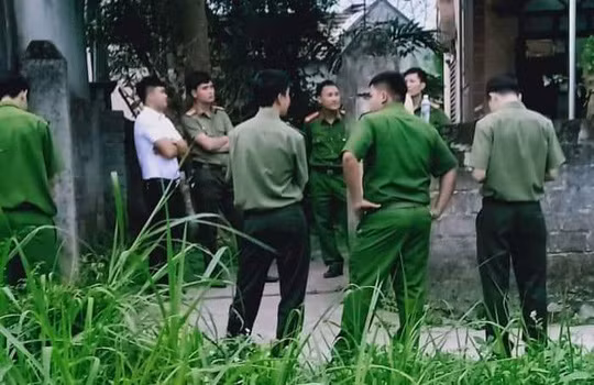 Vu buon ma tuy cam sung co thu trong xe: Bat giu them nhieu doi tuong
