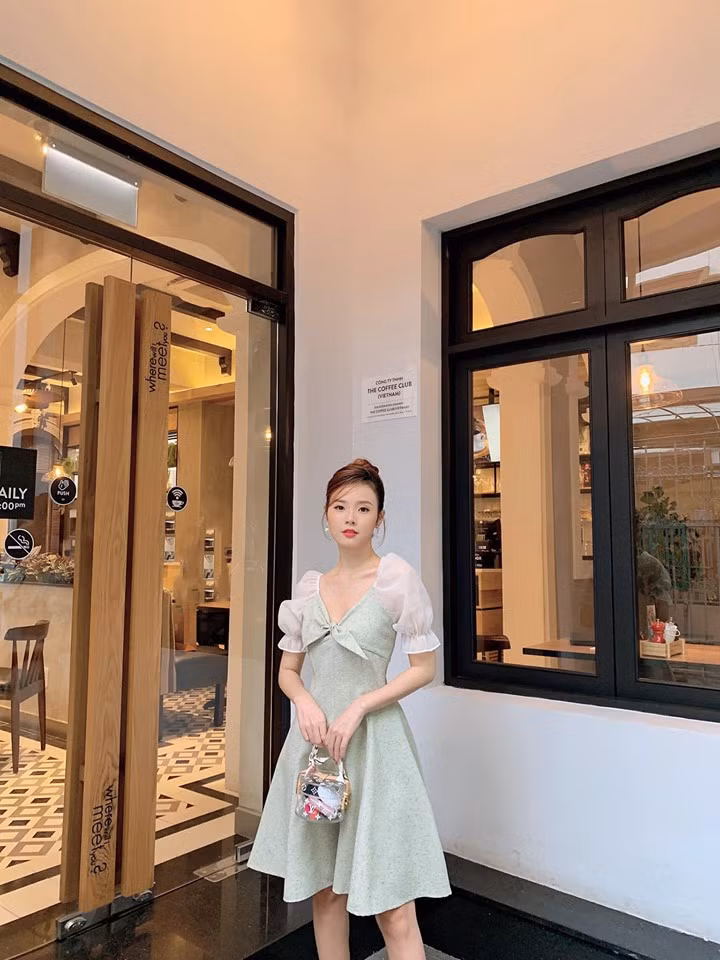 Thay vào đó, Midu bổ sung các thực phẩm có lợi như cam, dưa hấu, thơm, sữa chua vừa có tác dụng đẹp da vừa giúp mỡ bụng thon gọn trở lại. Đây cũng là những món ăn người đẹp yêu thích.