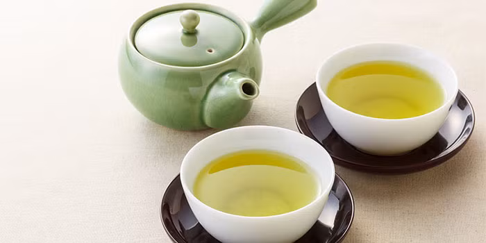 Trà xanh không chỉ có hương vị hấp dẫn mà còn rất tốt cho sức khoẻ. Các nghiên cứu đã chỉ ra rằng uống trà xanh sẽ giảm nguy cơ mắc các bệnh về tim mạch, ung thư và tăng khả năng tư duy. Người Nhật uống khoảng 5 cốc trà xanh mỗi ngày. Ảnh: Internet.