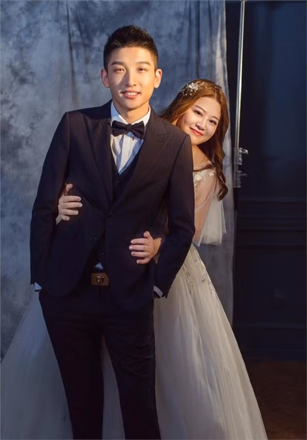 Cap 'dua lech' Trung Quoc khoe sap len chuc sau 5 thang ket hon-Hinh-2