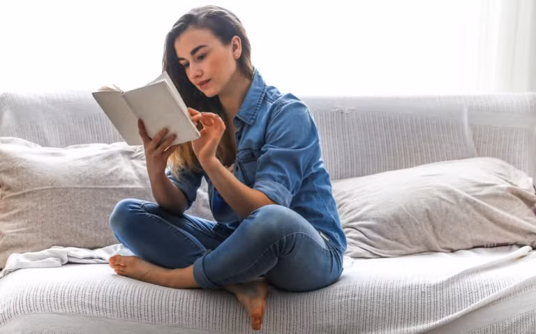 Hãy dành 10 phút để đọc bất kỳ bài báo hay cuốn sách nào giúp bạn có động lực để đạt được mục tiêu trong cuộc sống của mình.