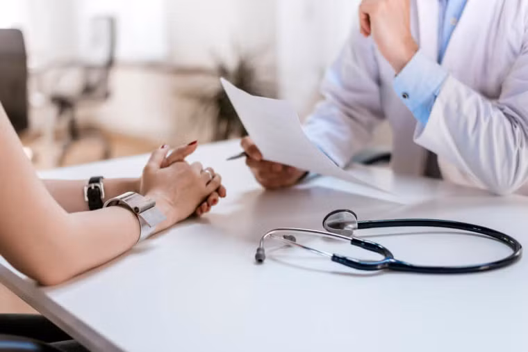 Biết được những dấu hiệu của đột quỵ ở phụ nữ chỉ là bước đầu tiên. Quan trọng nhất là phòng ngừa. Duy trì cân nặng vừa phải, có thói quen ăn uống, sinh hoạt lành mạnh. Bỏ hút thuốc, không uống rượu. Tập thể dục tối thiểu 20 phút mỗi ngày. Ảnh: Shutterstock, Internet.
