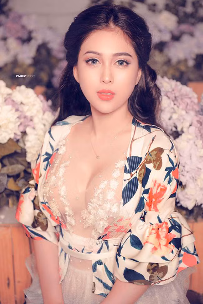 Dan nguoi dep xuat hien ben NSND Trung Hieu truoc khi cuoi vo kem 19 tuoi-Hinh-6