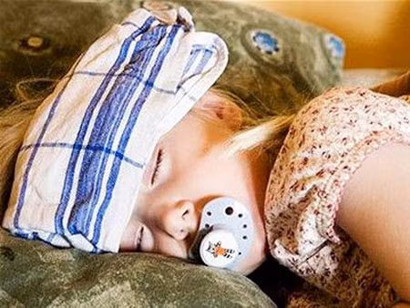 Với những người bị sốt xuất huyết thì sau khi điều trị xong vẫn có thể để lại một số biến chứng về mắt.