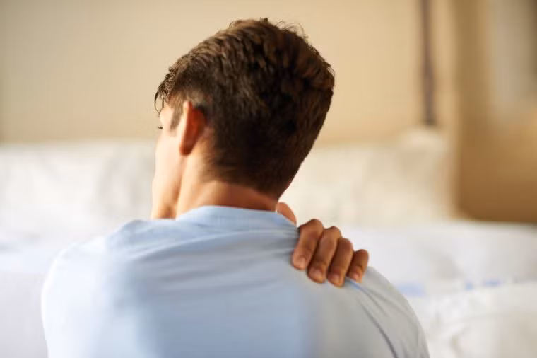 Đau cổ hoặc quai hàm: Hầu hết mọi người đều cho rằng đau ngực là dấu hiệu đầu tiên của bệnh tim, nhưng thực tế, các triệu chứng về tim có thể biểu hiện ở các bộ phận khác của cơ thể.