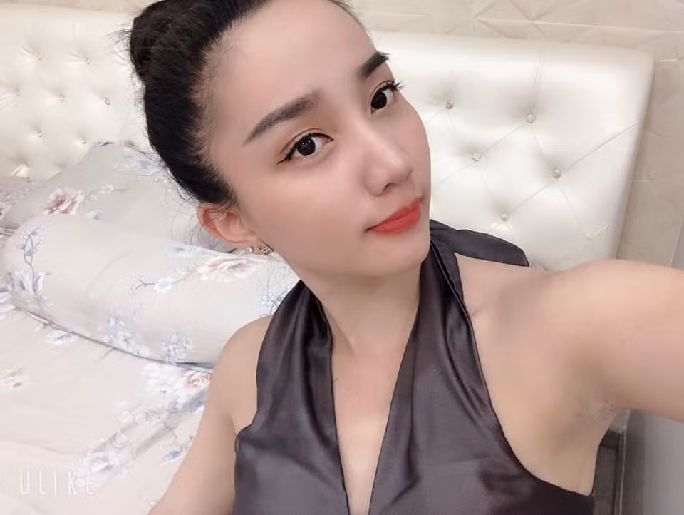 Gu thời trang của người đẹp 9X này hướng đến sự trẻ trung, quyến rũ.