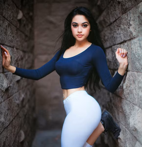 Người đẹp không ngại ngần khoe dường cong cơ thể trong shot hình sexy nhất trên trang cá nhân.