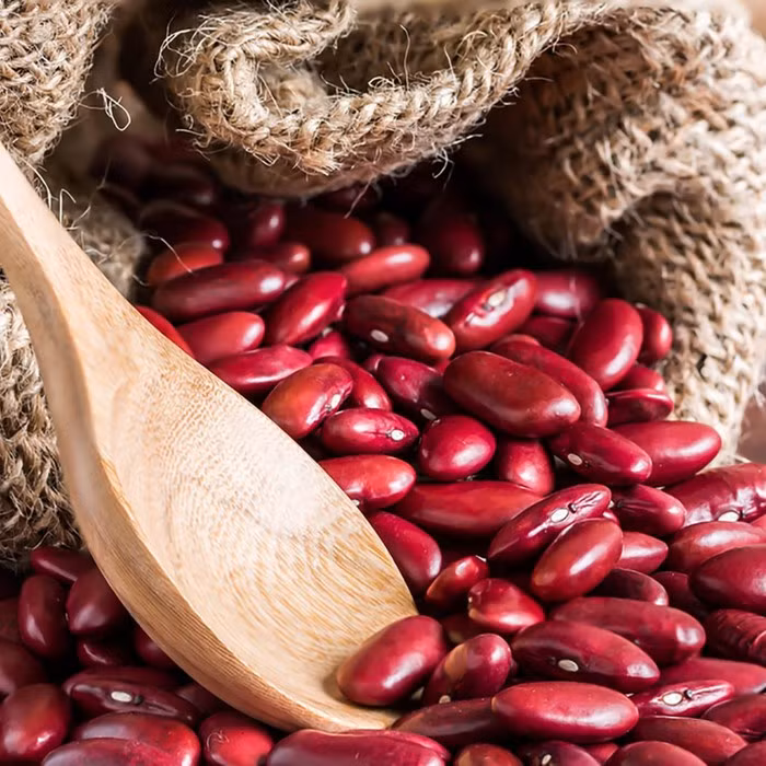 Các loại đậu khi chưa nấu chín, chứa chất saponin ở lớp ngoài và hemagglutinin, có thể gây ra các triệu chứng như tiêu chảy, nôn mửa...
