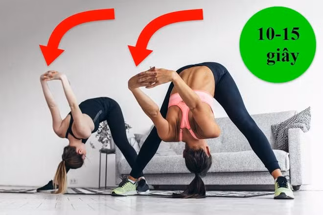 Căng cơ vai ngược: Đây là bài tập giúp kéo căng cơ lưng, vai, giảm áp lực và đau đớn lên chúng. Cách thực hiện: Đứng thẳng, hai chân dang rộng hơn vai, hai tay lồng vào nhau đặt sau lưng. Cúi gập người phía trước, đồng thời đưa hai tay thẳng lên cao. Cố gắng cảm nhận được áp lực ở cột sống và cơ vai. Giữ tư thế trong 10-15 giây rồi trở lại vị trí ban đầu. Lặp lại động tác 20 lần.