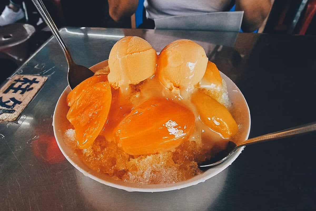 Baobing là một món tráng miệng đá bào được phủ sữa đặc và nhiều loại nguyên liệu như trái cây, kem, khoai môn, đậu azuki, khoai lang, đậu phộng, và thạch cỏ. Ở Đài Loan, một trong những hương vị baobing phổ biến nhất là xoài.