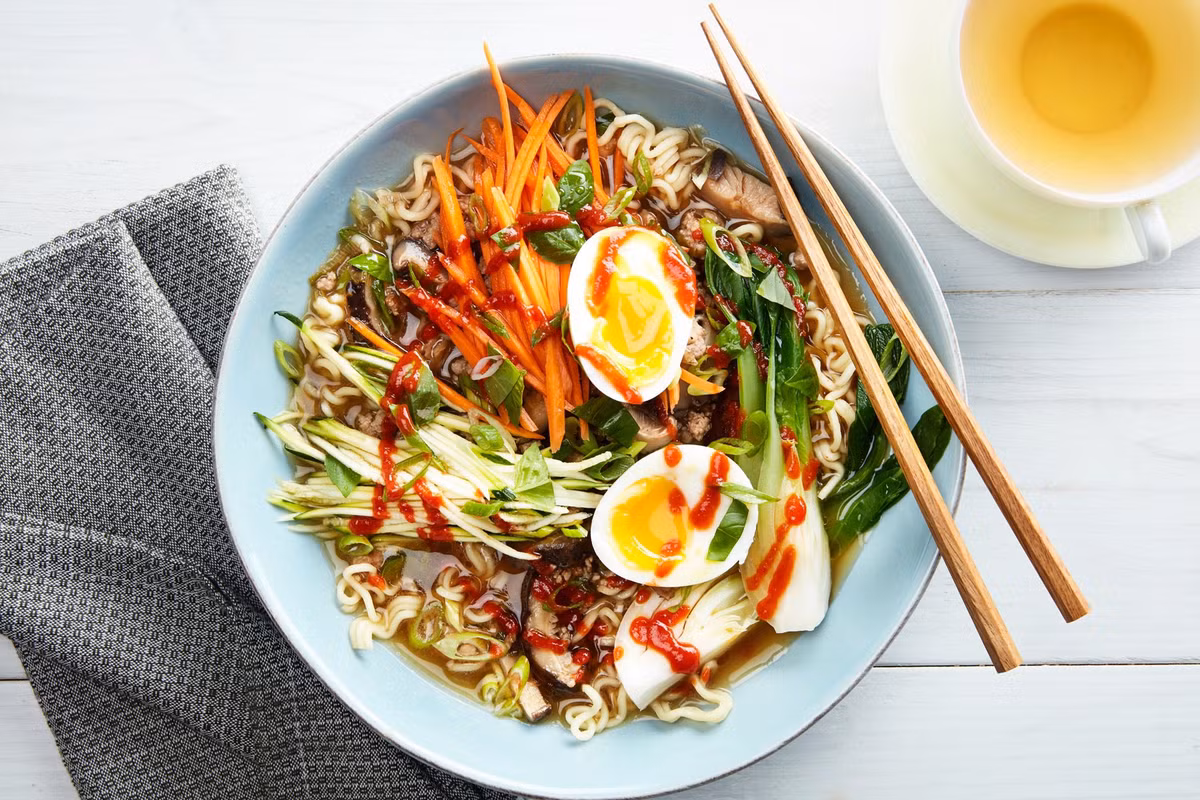 Ông tổ món mì ăn liền 90 tuổi dạy cách ăn mì không hại sức khỏe - Hình 2 Ong to mon mi an lien 90 tuoi day cach an mi khong hai suc khoe-Hinh-2