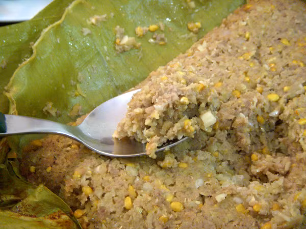 Mắm bò hóc: Miền Tây nước quanh năm nên phong phú các loại cá làm nguyên liệu mắm bò hóc, được người Khmer xem như đặc sản đãi khách quý. Từ loại mắm này, người ta có thể chế biến thành nhiều món ngon khác. Món nhanh nhất và nguyên chất nhất là mắm sống trộn với chanh, ớt, tỏi thêm chút đường gia giảm độ mặn, tăng thêm quyến rũ cho món ăn.