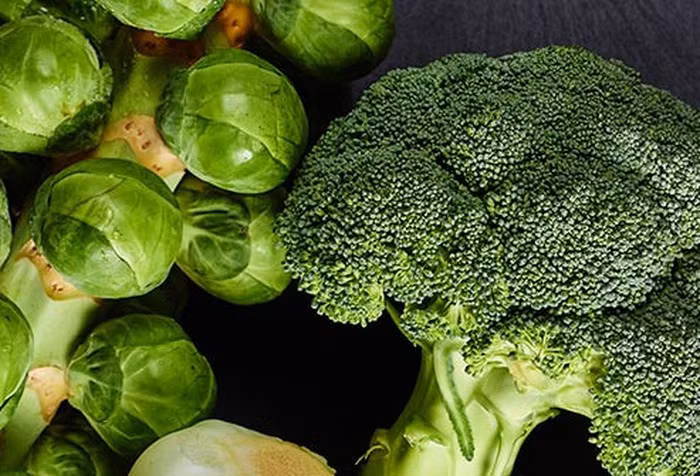 Bông cải xanh và cải bắp Brussels: Những loại rau này có nhiều vitamin A (với các tiền chất như lutein, zeaxanthin, và beta-carotene), vitamin C và vitamin E. Chúng đều là chất chống oxy hóa bảo vệ các tế bào trong mắt khỏi các gốc tự do, một loại phân tử không ổn định phá vỡ các mô khỏe mạnh. Ảnh: Internet, MD.