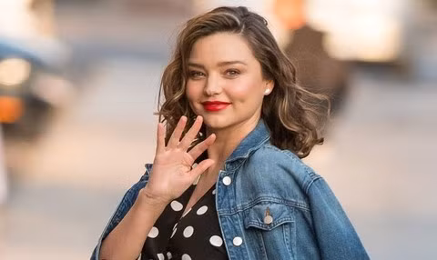 Từ thiên thần Victoria’s Secret đến nữ doanh nhân thành đạt và mẹ của hai con, sắc đẹp của siêu mẫu Miranda Kerr không thay đổi nhiều, chỉ thêm mặn mà hơn trước. Bà mẹ hai con tiết lộ bí quyết giữ nhan sắc trẻ trung riêng của cô.