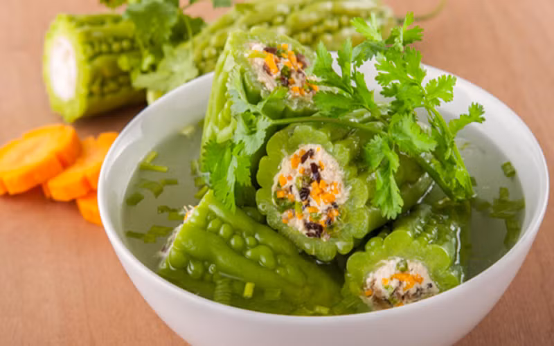Bổ sung vitamin K: Mướp đắng cung cấp đủ cho cơ thể nhu cầu vitamin K hằng ngày, giúp cải hiện sức khỏe xương và kháng viêm...