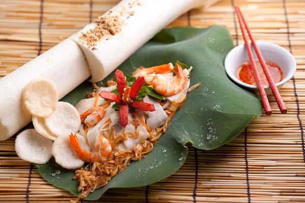Món gỏi này thích hợp ăn kèm với bánh phồng tôm hay cơm trắng rất đậm đà và ngon miệng. Ảnh: Internet.