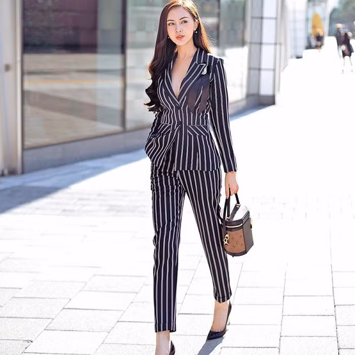 Túi LV Cannes cũng là một trong những phụ kiện thường xuyên xuất hiện cùng Kelly Nguyễn.