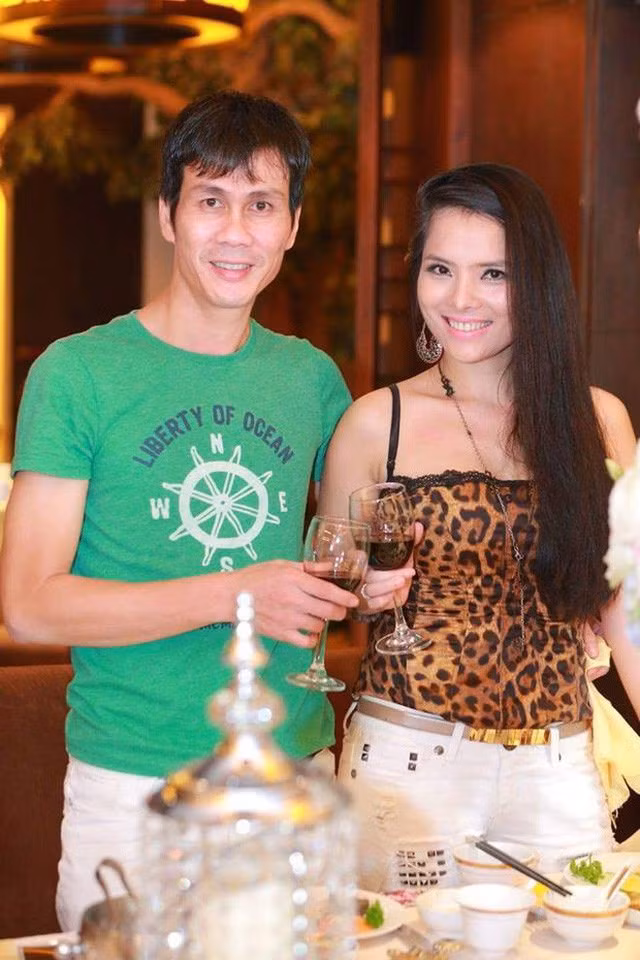 "Con giáp thứ 13" Kiều Thanh thường mặc trang phục hổ báo xuất hiện cùng người bạn đời.