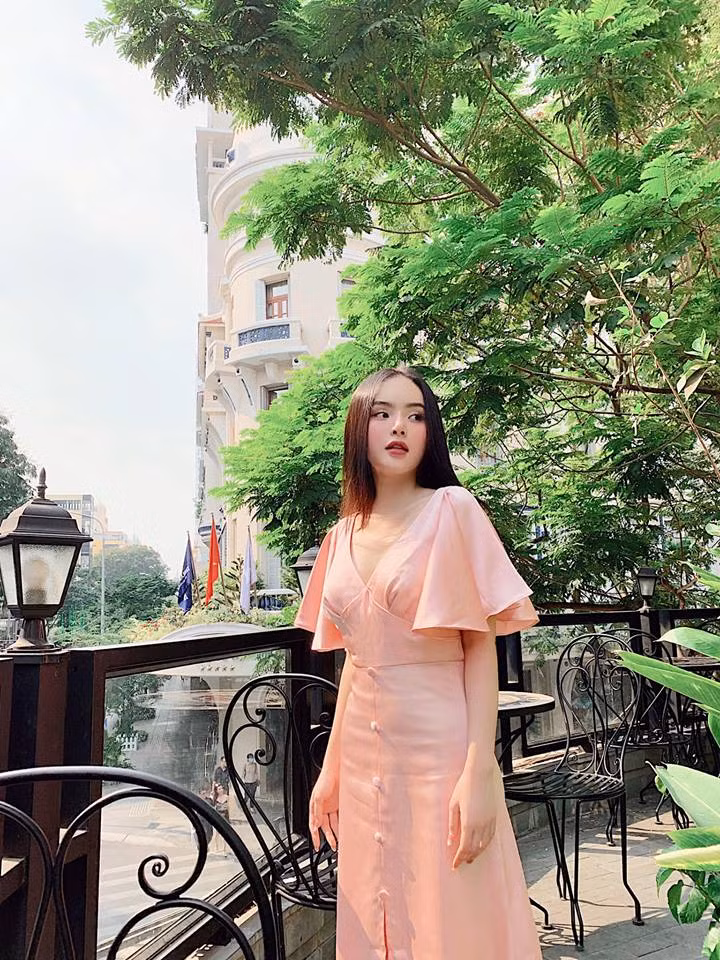 Phương Trang chỉ trang điểm khi cần cho công việc, chụp ảnh thời trang hay dự tiệc.