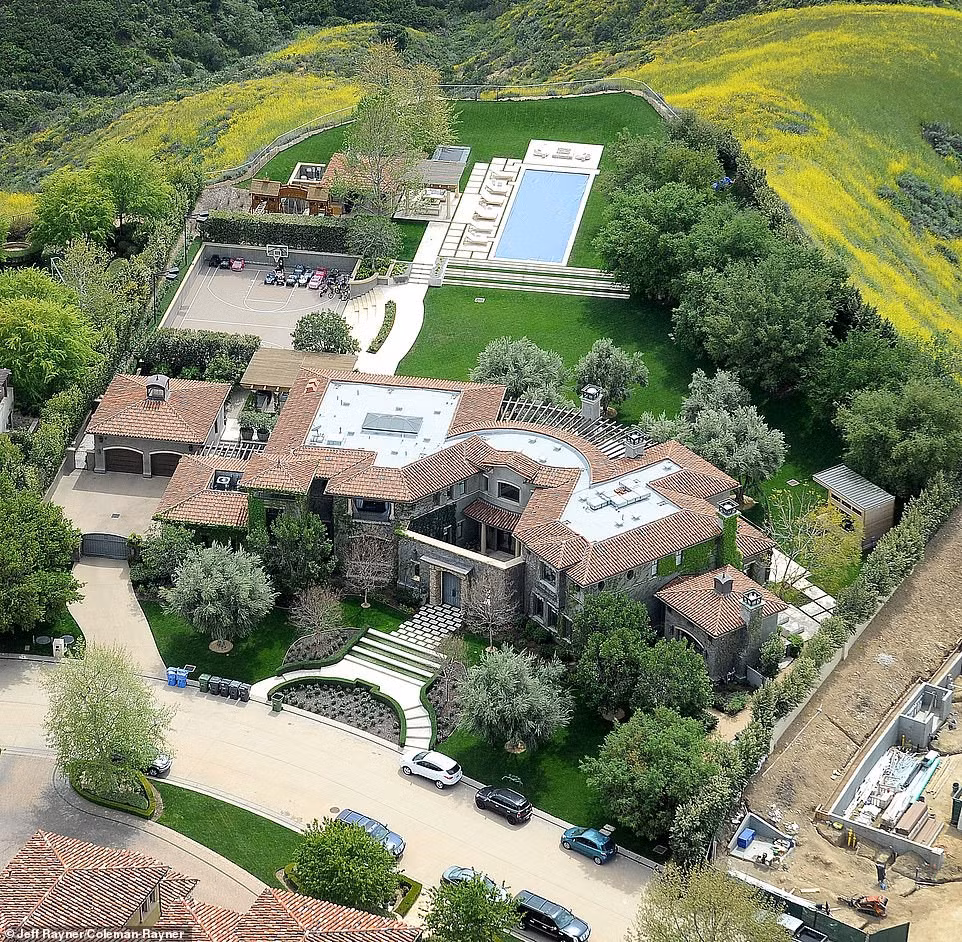 Biet nha Kardashian giau nhung ai ngo giau den do nay-Hinh-9